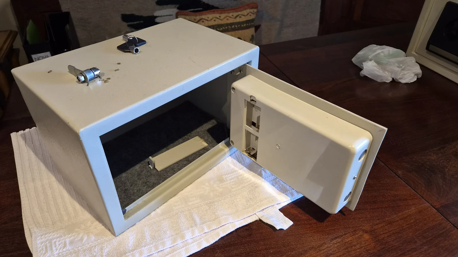 Caja fuerte abierta durante un trabajo de cerrajería